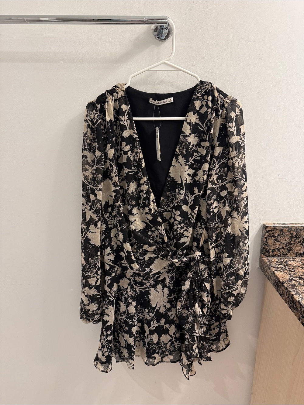 Abercrombie & Fitch Black and Cream Floral V-Neck Dress